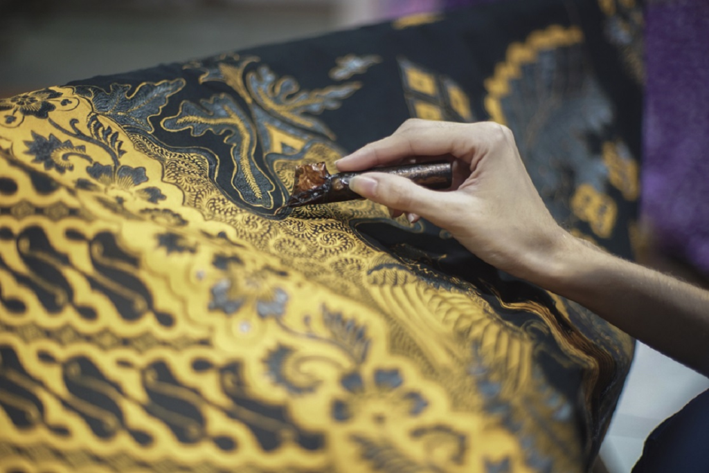Batik merupakan salah satu warisan budaya indonesia