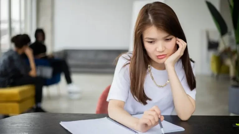 Mau Bergaul Tapi Malu?, Simak Tips Mengelola Rasa Malu