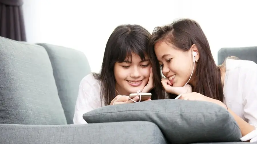 Dampak Negatif Media Sosial terhadap Kesehatan Mental Remaja