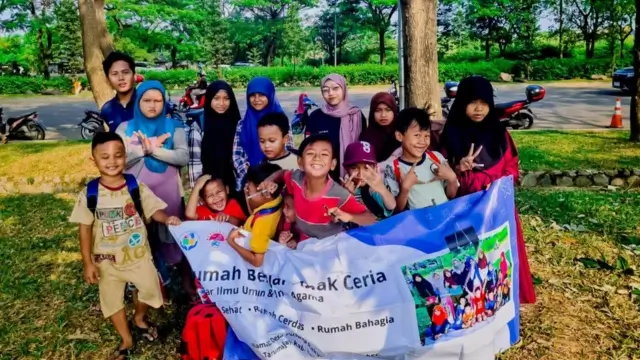 kegiatan bimbingan belajar oleh yayasan lazuardi