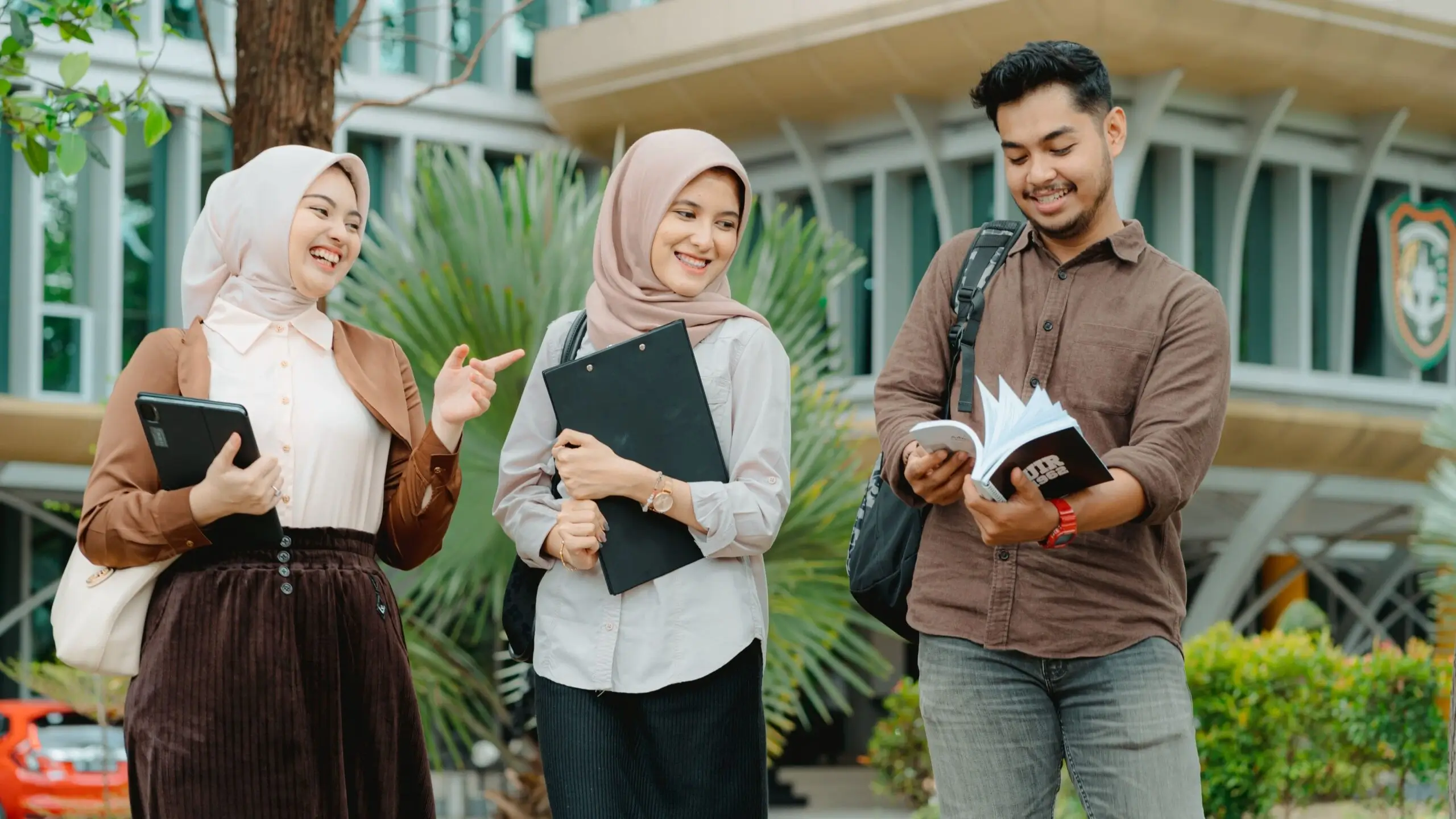 RMD057092scaled Yayasan Lazuardi Indonesia Dampak teknologi pada masyarakat